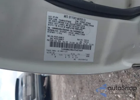 2004 Lincoln Town Car Ultimate from USA, damaged, VIN 1LNHM83W64Y687669